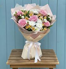 Букет цветов из:  Гвоздики, Орхидеи и Розы в Заболотовке