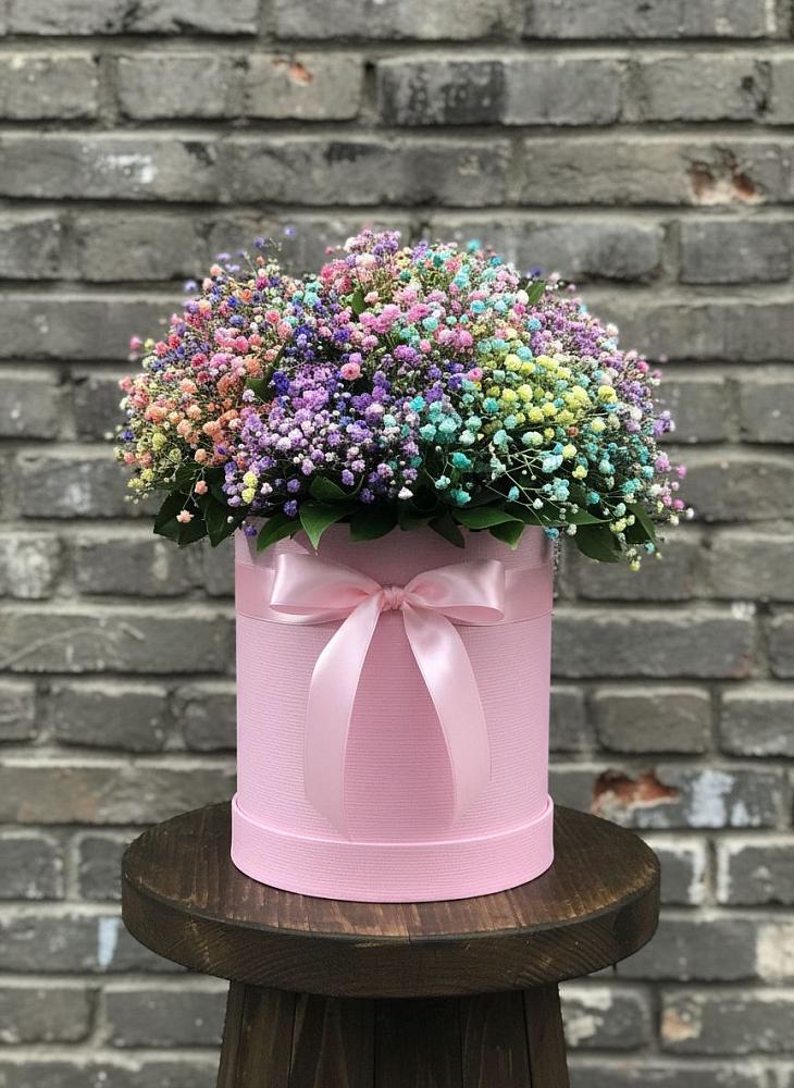 Цветочная композиция из Гипсофила и Розы в шляпной коробке в Заболотовке