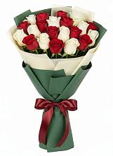 Букет Микс из красных и белых роз в Заболотовке