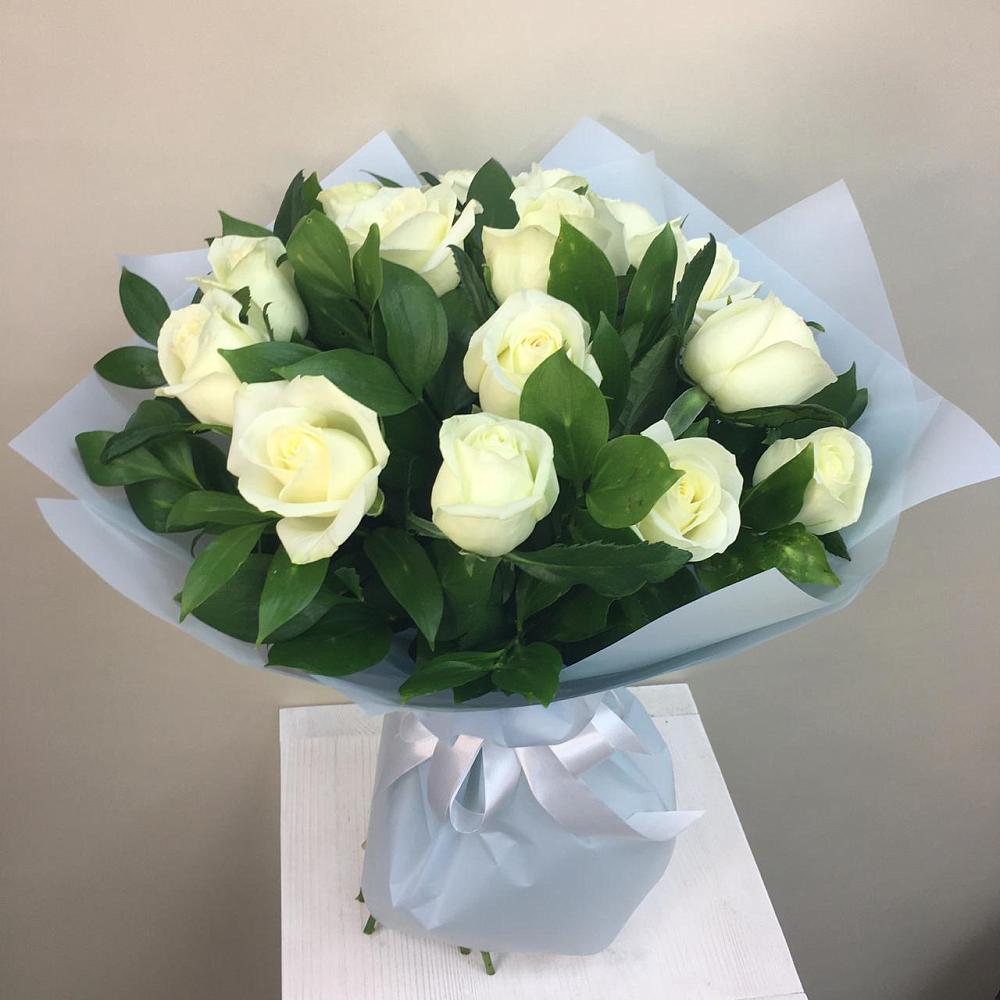 Букет 15 Белых роз Проуд в Заболотовке