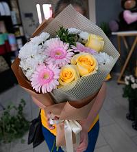 Букет цветов из:  Герберы, Розы и Хризантемы в Заболотовке