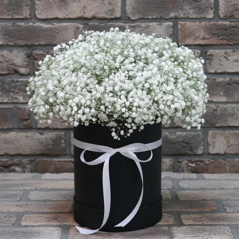 Цветочная композиция из Гипсофила в шляпной коробке в Заболотовке