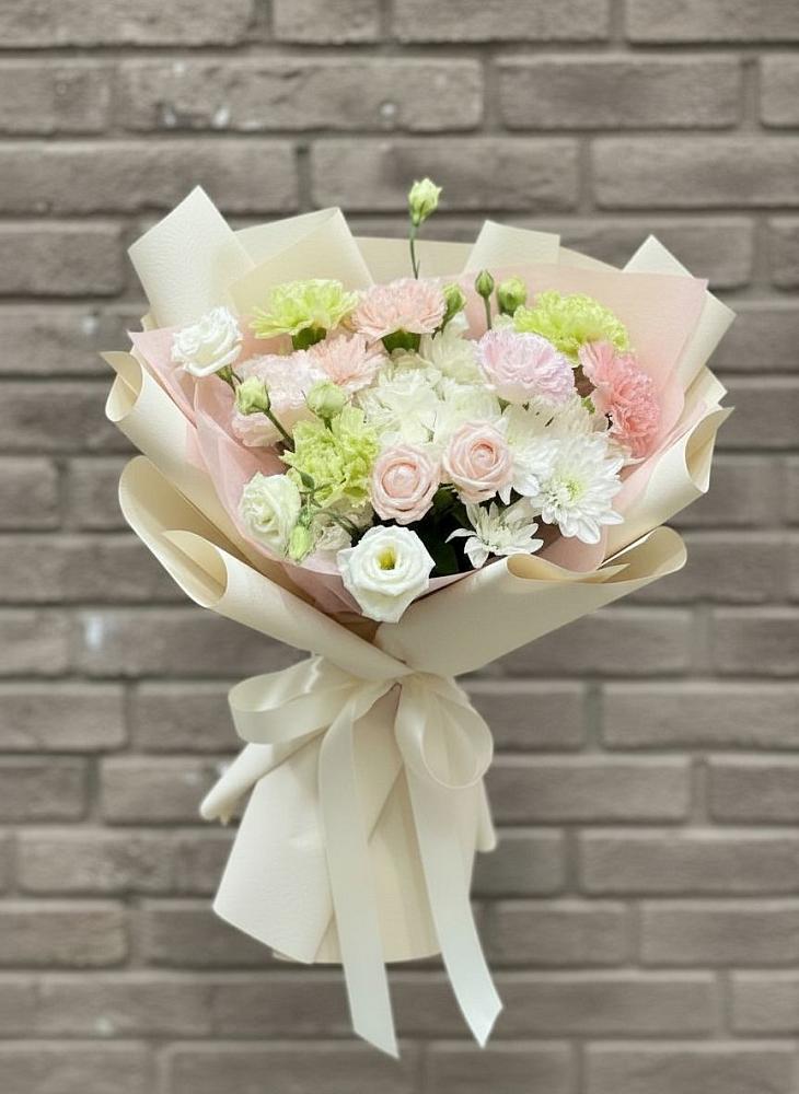 Букет цветов из: Гвоздики, Розы, Лизиантусы и Хризантемы в Заболотовке