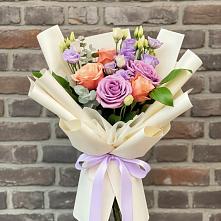 Букет цветов из:  Лизиантусы и Розы в Заболотовке