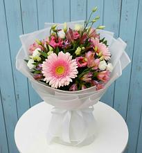 Букет цветов из:  Герберы, Альстромерии и Лизиантусы в Заболотовке