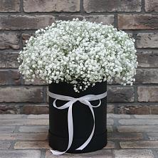 Цветочная композиция из Гипсофила в шляпной коробке в Заболотовке