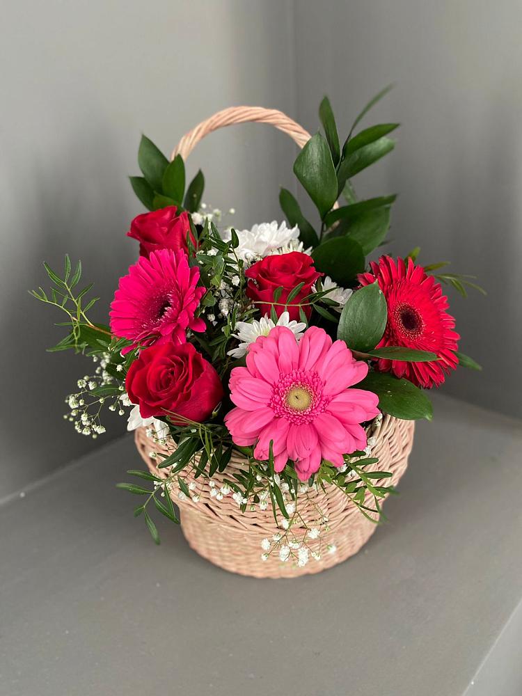 Цветочная композиция из Розы, Хризантемы и Герберы в корзине в Заболотовке