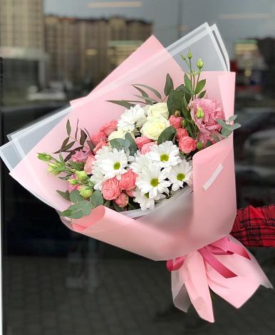 Букет цветов из: Розы, Лизиантусы и Хризантемы в Заболотовке