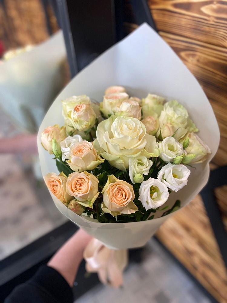 Букет цветов из: Розы и Лизиантусы в Заболотовке